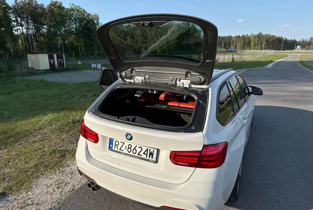 BMW Seria 3 cena 76000 przebieg: 157000, rok produkcji 2016 z Marki małe 326